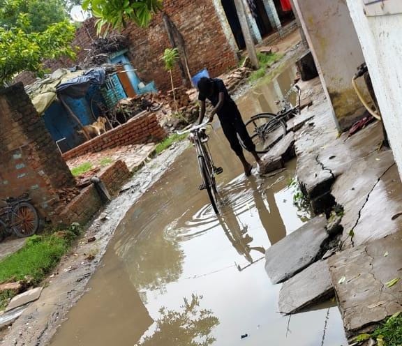 Rural Areas Waterlogged After Light Rain in Kanpur