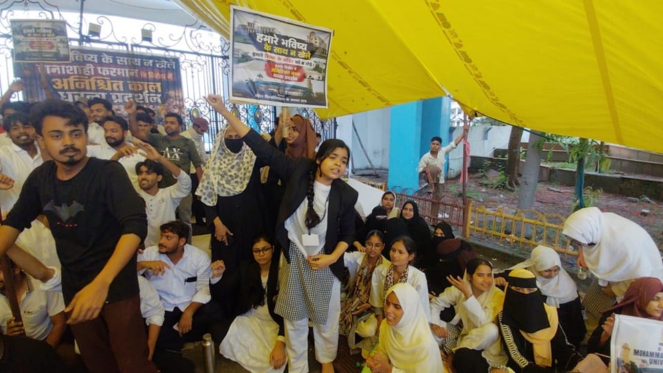 Jauhar University granted minority status immediately after change of Governor; Aziz Qureshi gave the approval