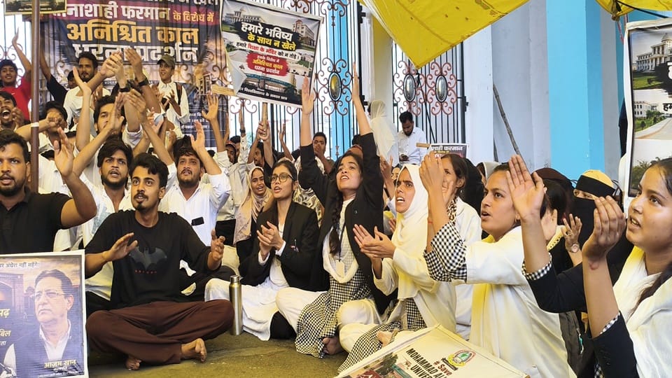 Rampur: SP delegation visits Jauhar University and meets students; targets the government over the demolition
