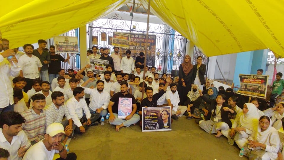 Rampur: SP delegation visits Jauhar University and meets students; targets the government over the demolition