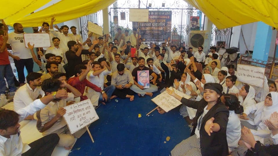 Rampur: SP delegation visits Jauhar University and meets students; targets the government over the demolition
