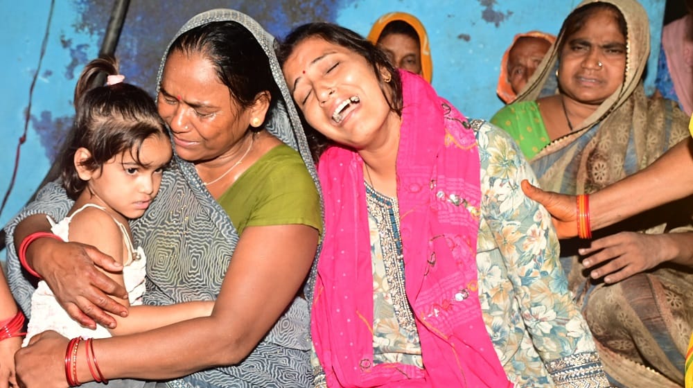 Kanpur Young man bludgeoned to death with bricks and stones in front of police booth five arrested