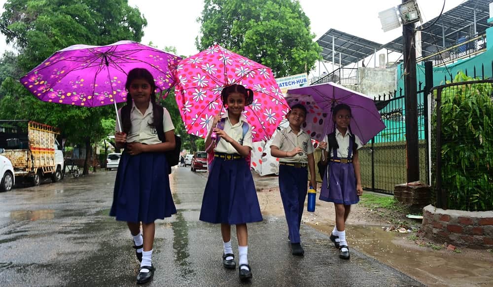 Kanpur Weather Update Heavy rain continues since morning sharp drop in temperature zero sunshine hours
