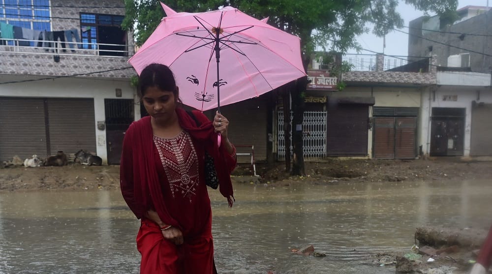 Kanpur Weather Update Heavy rain continues since morning sharp drop in temperature zero sunshine hours