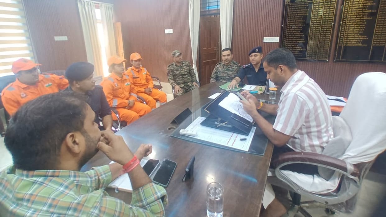 Kanpur Preparations underway to tackle potential flooding in Ghatampur NDRF and Army teams met the SDM