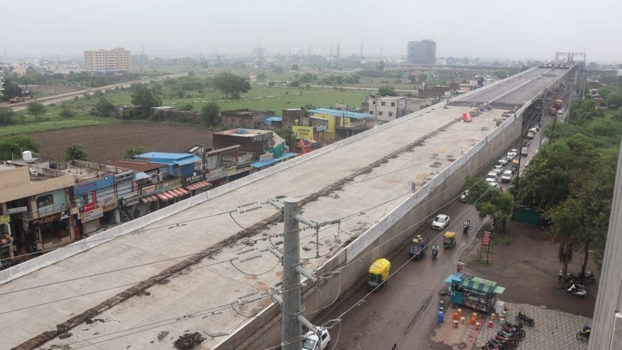 indore-news-luvkush-square-double-decker-flyover-first-lane-opening