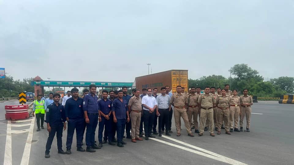Security Tightened at Mahuan Toll Plaza Ahead of Farmers’ Delhi March