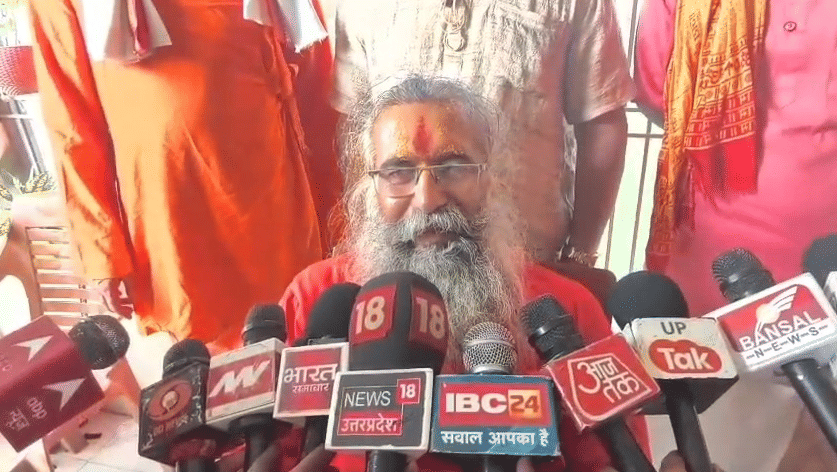 Ayodhya: Panchas of Nirmohi Akhara came out in support of Mahant Dinendra Das
