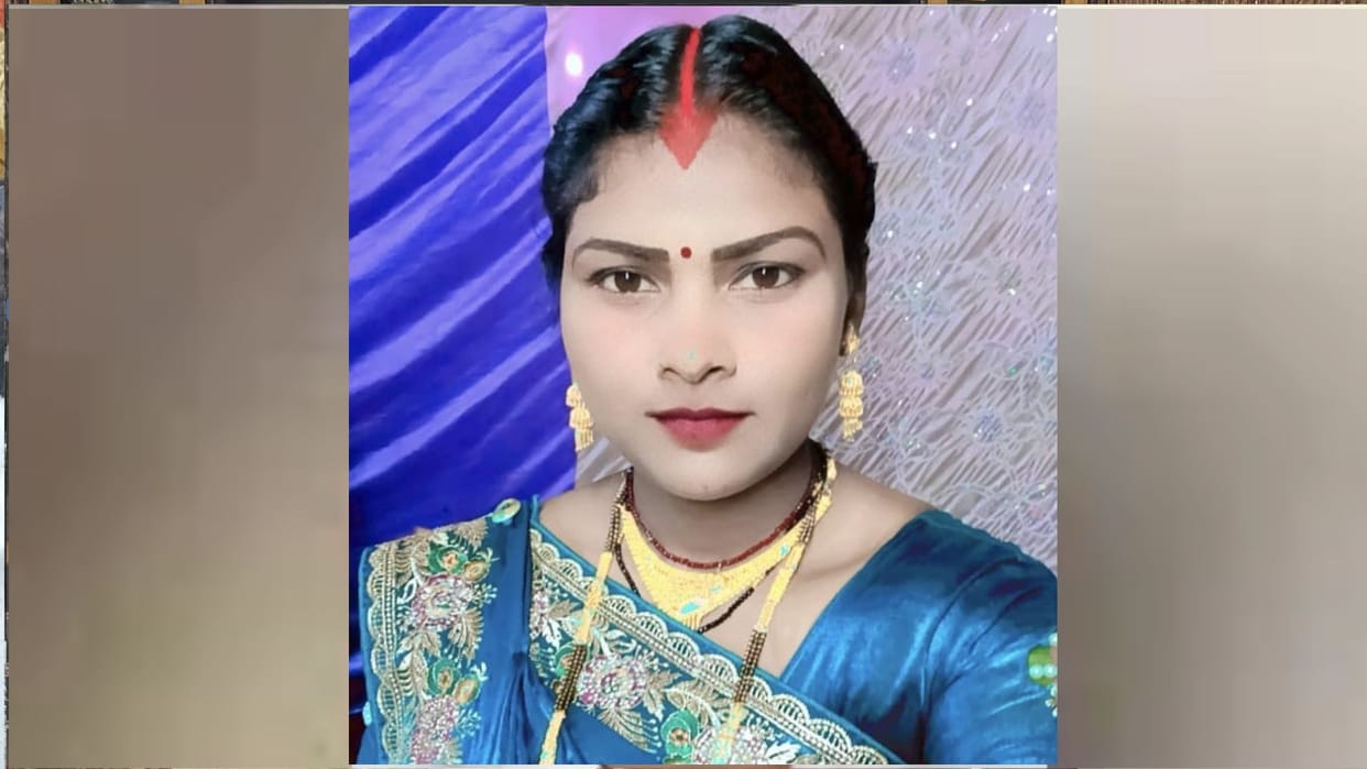 Body of married woman found hanging from a noose in Maharajganj.