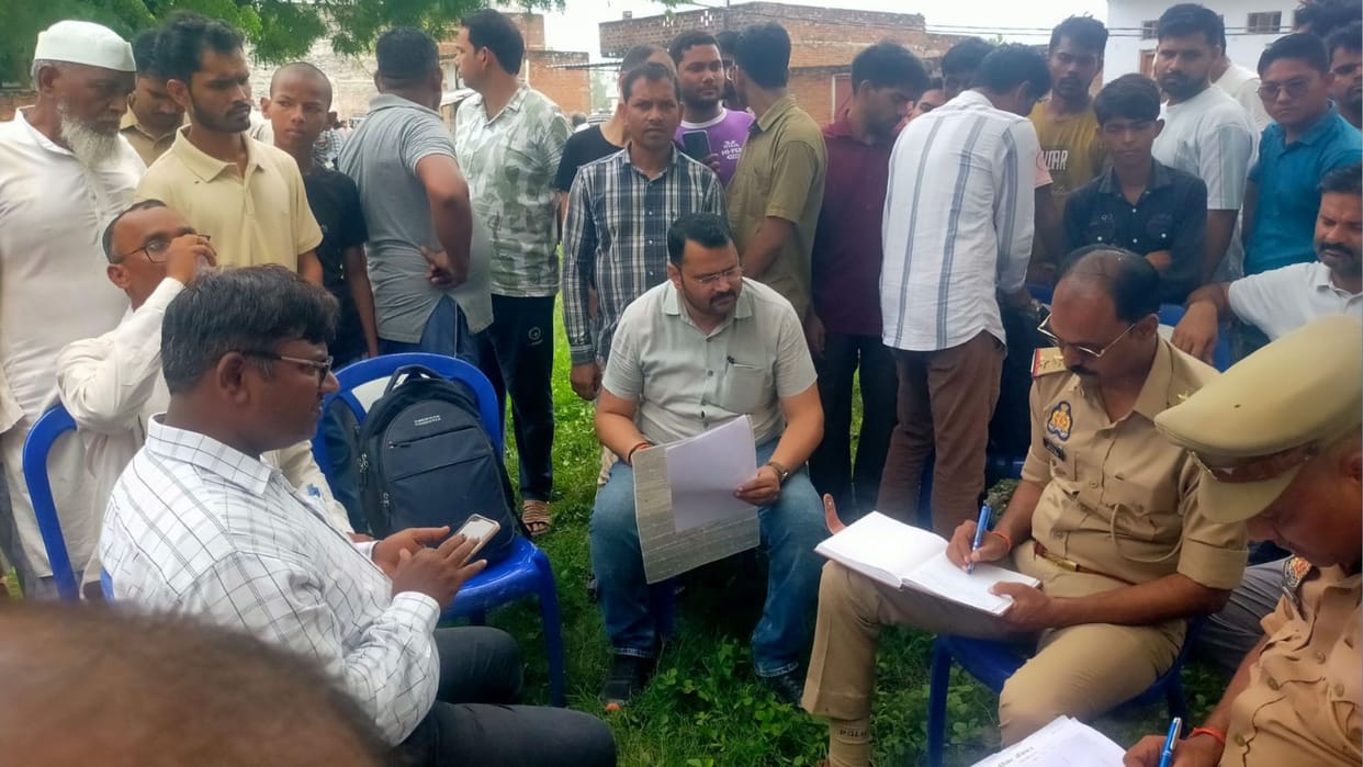 Dispute over burial in Mubarakpur at azamgarh panchayat meeting lasts six hours