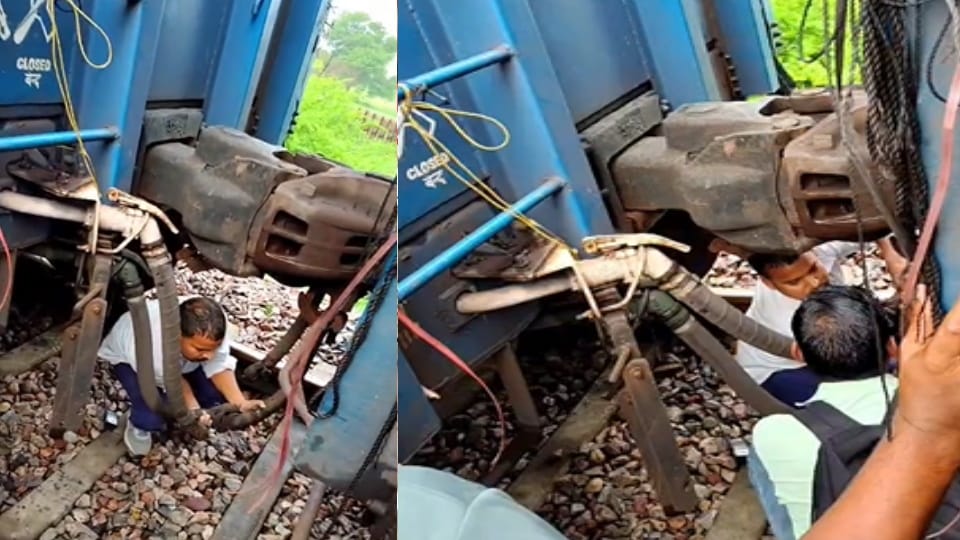 Freight Train Splits into Two Parts in Baghpat, Passenger Trains Halted for Over an Hour