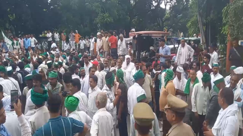 Meerut: Farmers Protest Outside Meerut Commissioner’s Office Over Pending Demands