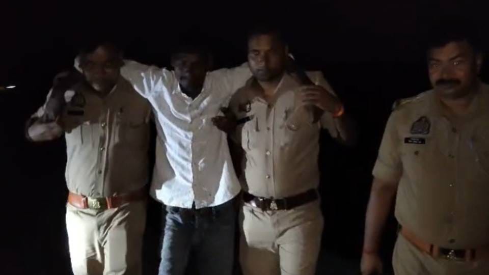 police arrested history sheeter facing 16 criminal case along with three associates during encounter In Amethi