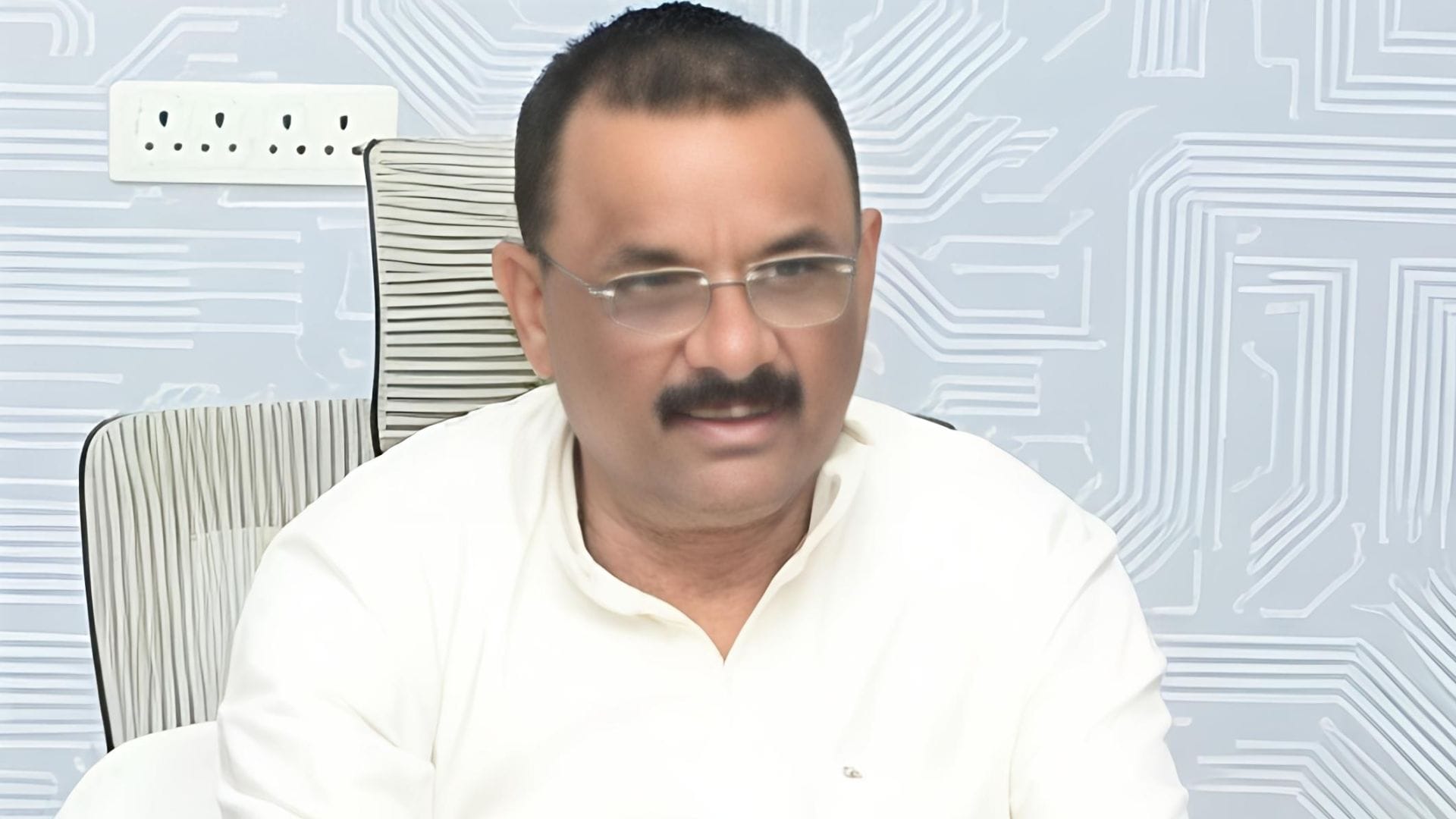 मेयर अशोक तिवारी।