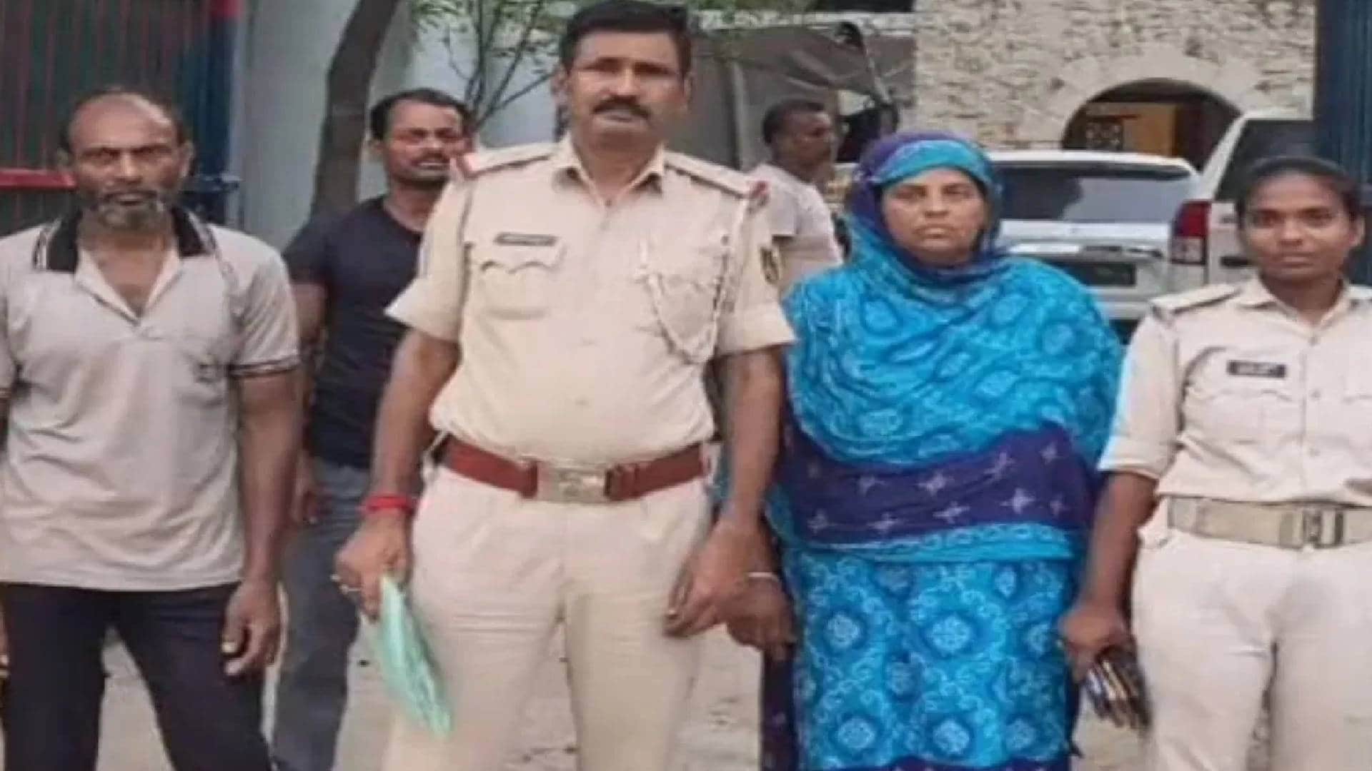 पुलिस गिरफ्त में आरोपी के माता-पिता