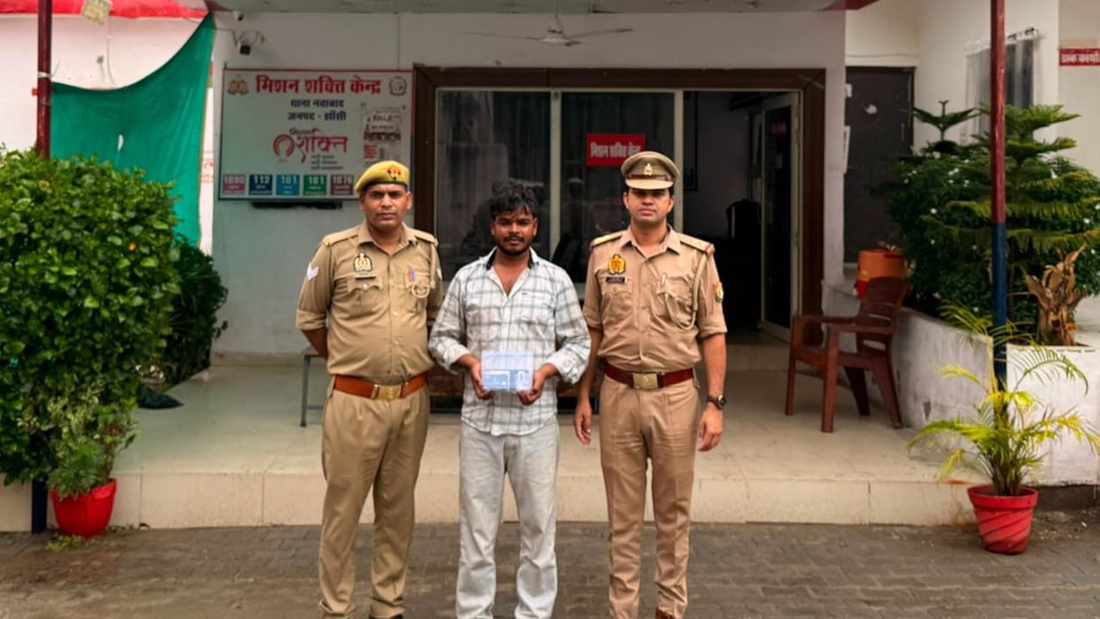 Jhansi: Cyber fraudster nabbed by police while withdrawing cash from ATM