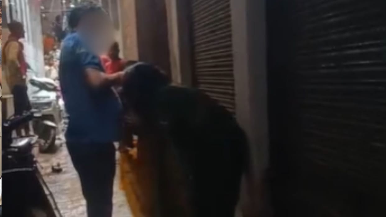 Wife enraged after spotting husband with mistress at hotel drags and beats mistress on street in chandauli