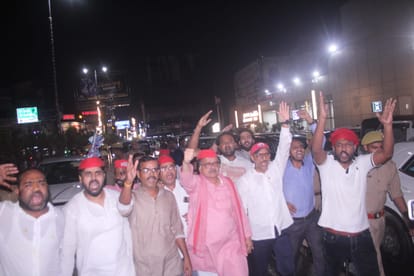 Kanpur: SP Leaders Detained During Protest Over Akhilesh Yadav's Detention