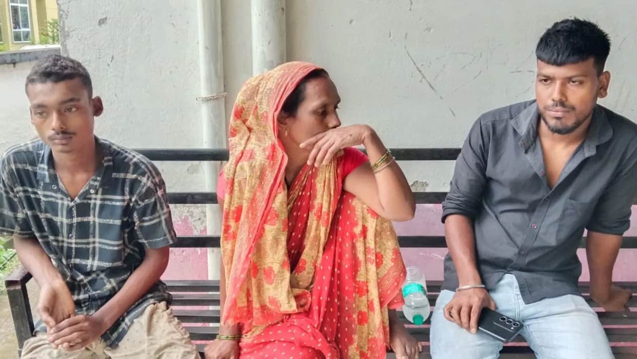 Tragedy in Purnia Woman Dies After Falling From Train Son Suspects Mobile Snatching Attempt