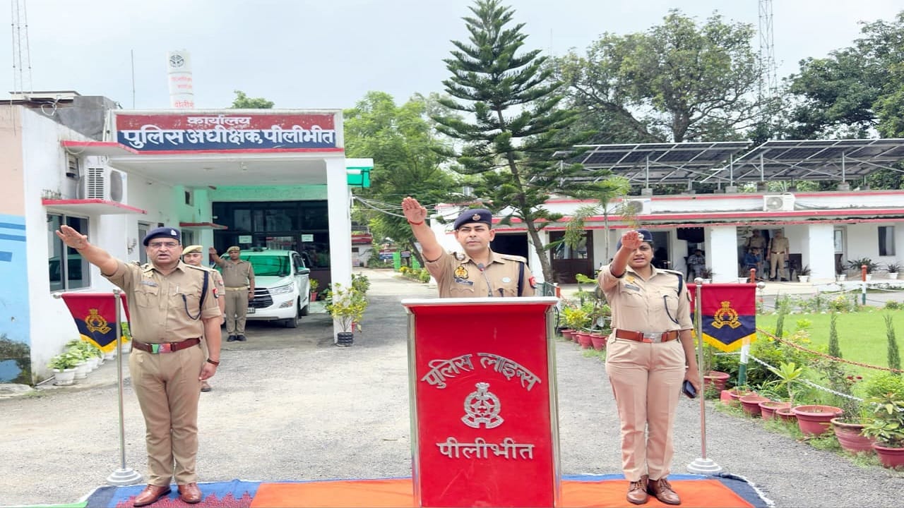 एसपी ने पुलिस कर्मियों को दिलाई शपथ