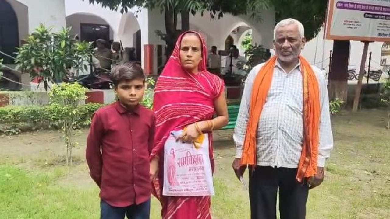 अपनी मां के साथ अमिताभ