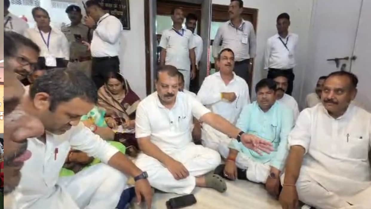 MP News: Congress stages sit-in outside CM's chamber in the Assembly over the paper leak issue; eight bills pa