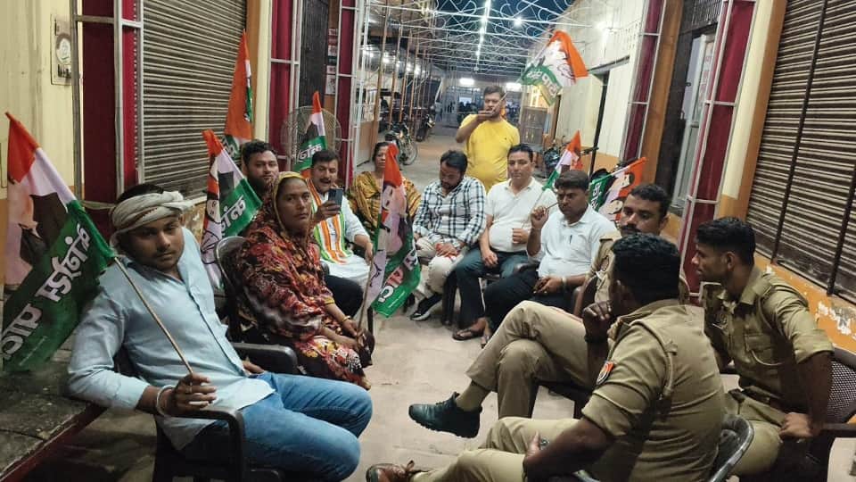 Congress workers detained before effigy burning