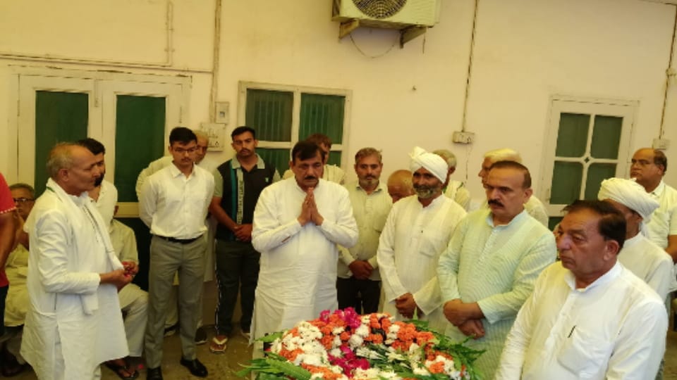 UP: Tripura DGP Anurag Dhankhar Gets Emotional Farewell, Large Crowd Gathers for Last Darshan