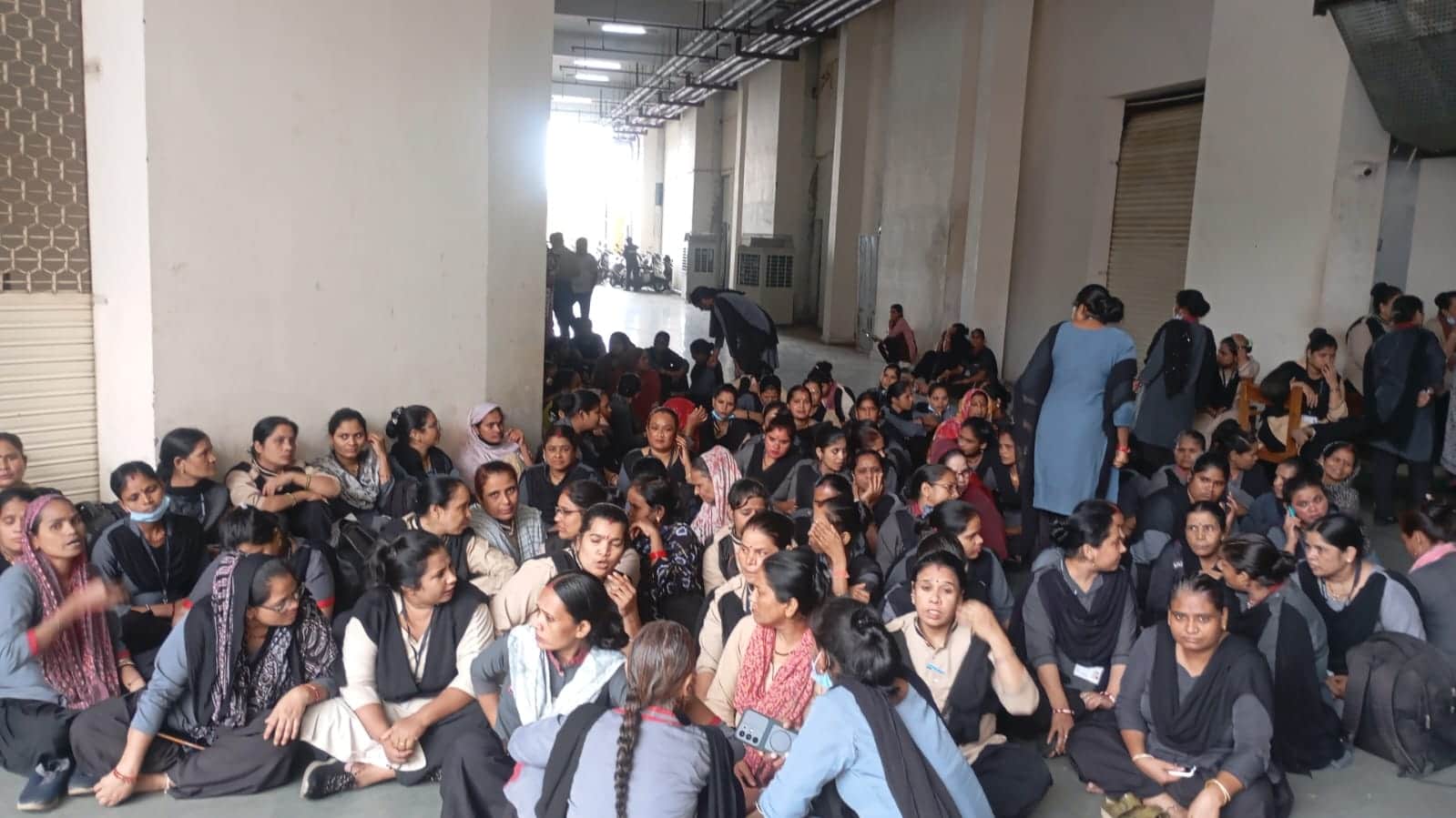 हमीदिया अस्पताल में आउटसोर्स कर्मचारियों की हड़ताल