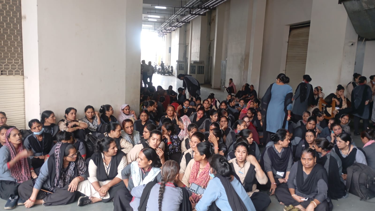 हमीदिया अस्पताल में आउटसोर्स कर्मचारियों की हड़ताल