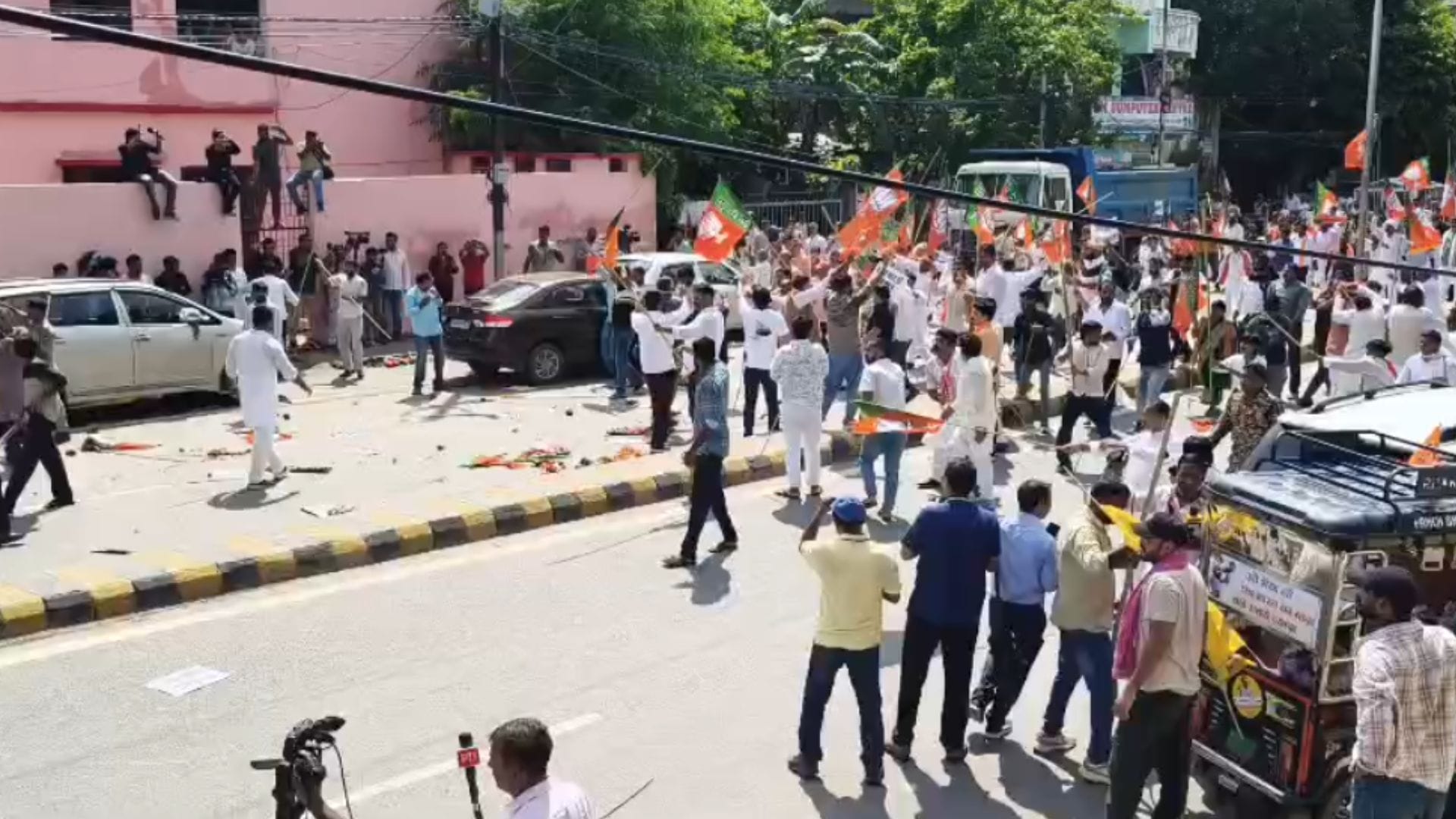 पटना में भाजपा-कांग्रेस के नेताओं-कार्यकर्ताओं में झड़प