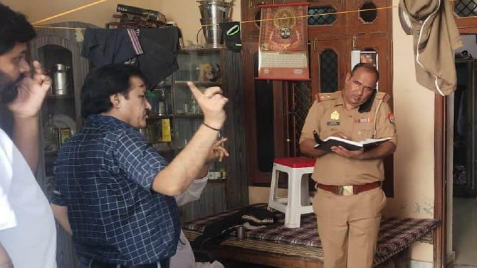 Meerut: Miscreants raid a grocery merchant's house in Hastinapur in broad daylight