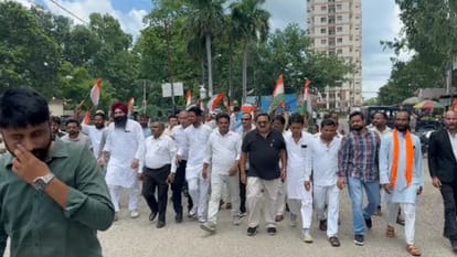 Protest against the detention of Rahul Gandhi and Akhilesh Yadav in Pilibhit