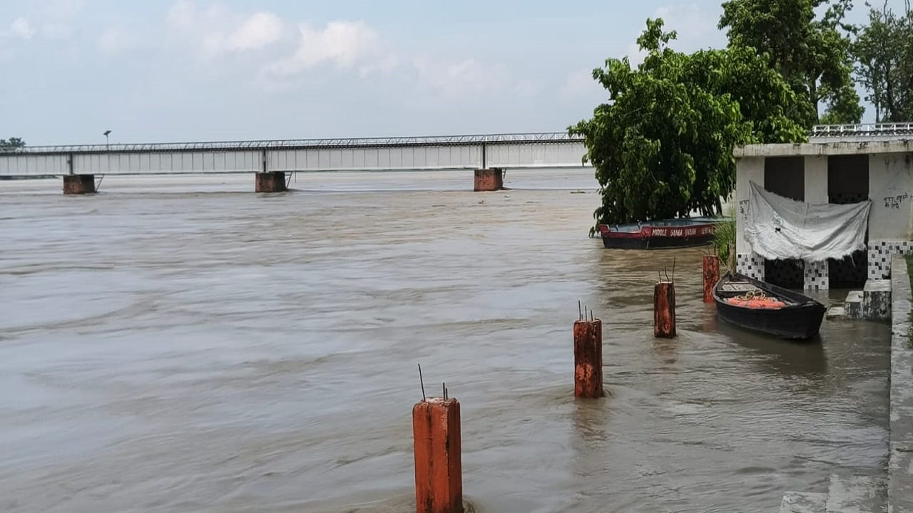 Sharda River water level crosses danger mark in Lakhimpur Kheri roads submerged in floodwaters