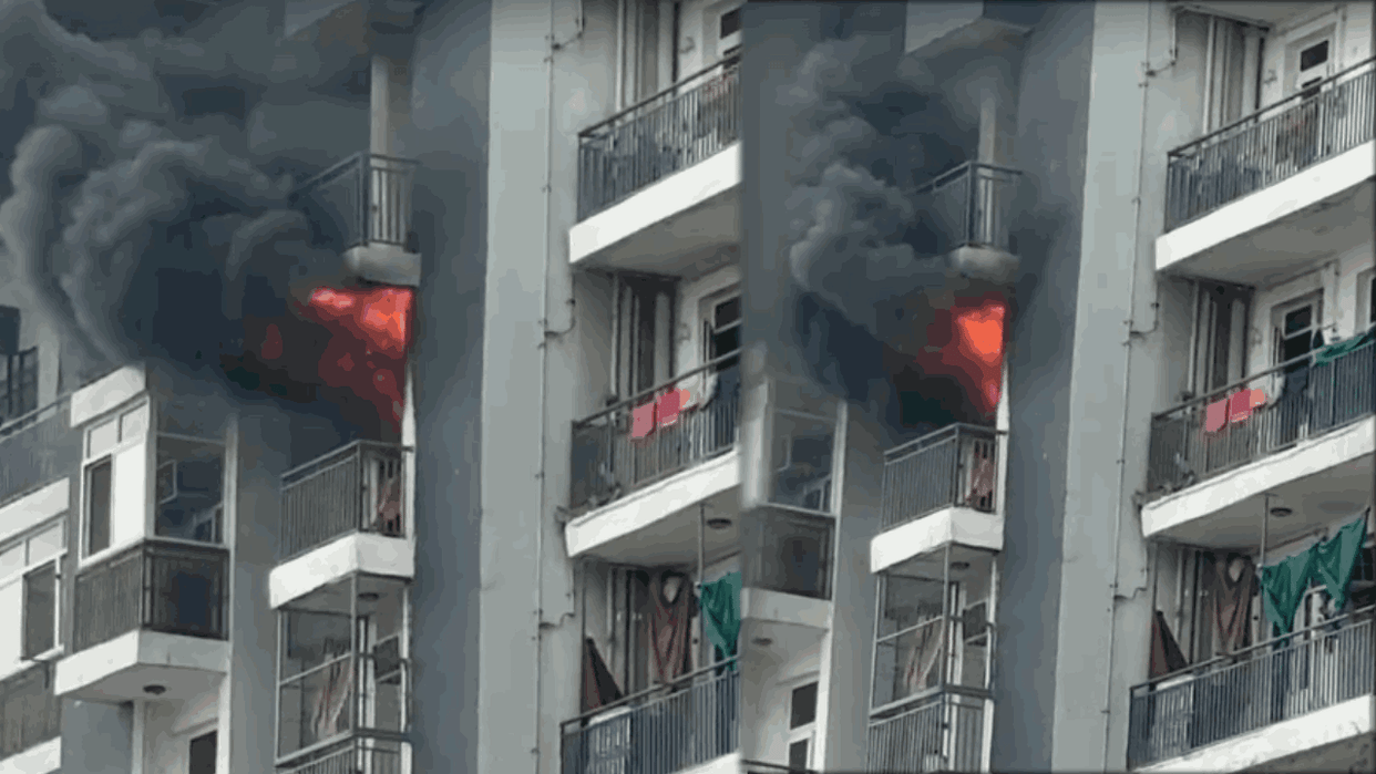 fire broke out in flat in Indirapuram due to AC unit exploding