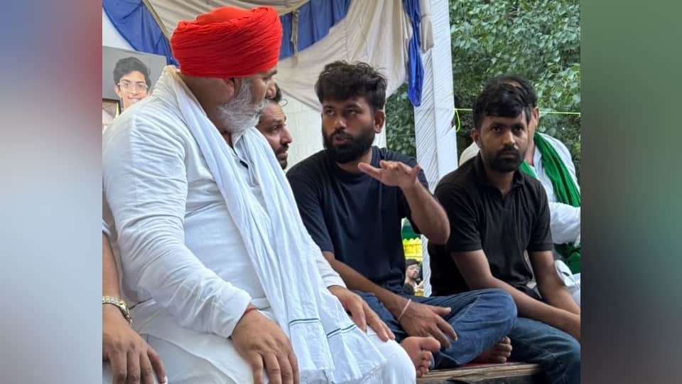 Student Movement: Rakesh Tikait arrives in Delhi; says farmers are watching the movement, tractors are ready