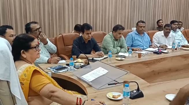 Mayor review meeting in Kanpur Zone 3 councilors raised issues major decision taken regarding streetlights