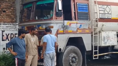 Kanpur Trucks have taken over the Chaubepur Bithoor Road mismanagement is causing traffic jams