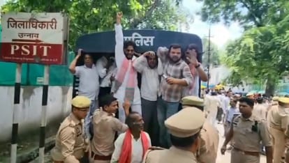Unnao SP protest Opposition to Akhilesh Yadav arrest massive uproar at Collectorate voluntary arrest offered