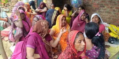Auraiya husband breathed his last while applying vermilion to his wife who was lying on funeral bier