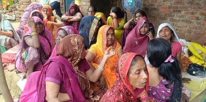 Auraiya husband breathed his last while applying vermilion to his wife who was lying on funeral bier