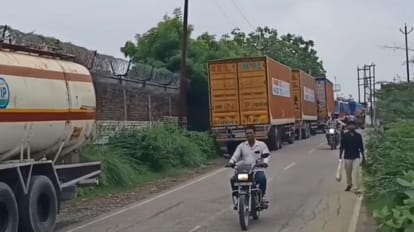 Kanpur Trucks have taken over the Chaubepur Bithoor Road mismanagement is causing traffic jams