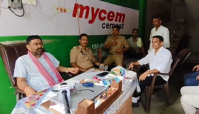 Kanpur:Police kept SP leader Samarjit Singh Yadav under house arrest for 12 hours