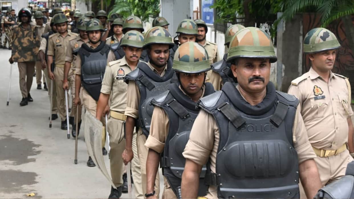 Jantar Mantar controversy in Varanasi youth protest heavy police deployment at BHU and Kashi Vidyapith