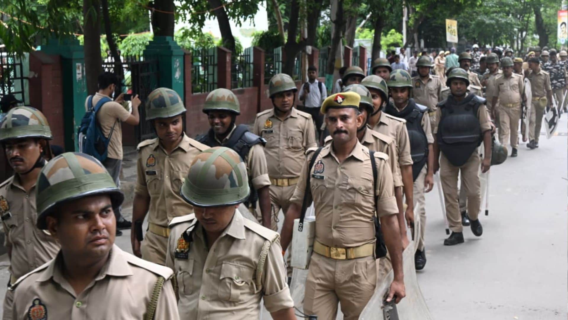 Jantar Mantar controversy in Varanasi youth protest heavy police deployment at BHU and Kashi Vidyapith
