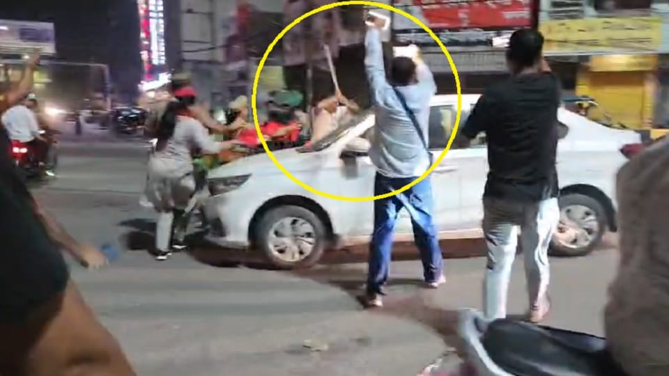 महावीर चौक पर मारपीट।