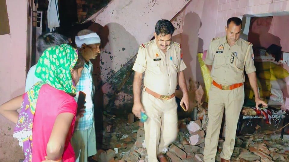 मौके पर पहुंची पुलिस।