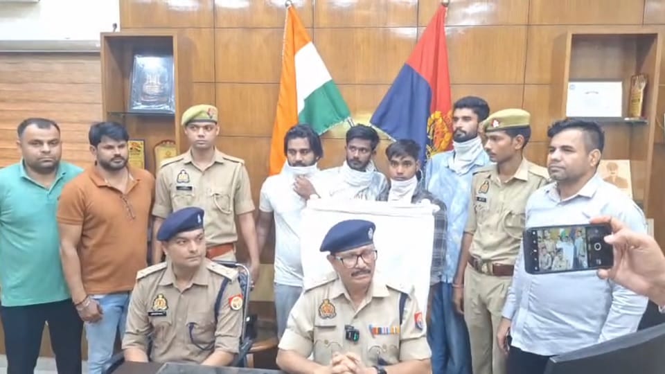 Fraud committed under guise of transport booking via Justdial four cyber fraudsters arrested in Ghaziabad