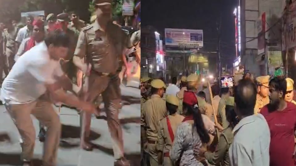 पुलिस से छीना डंडा