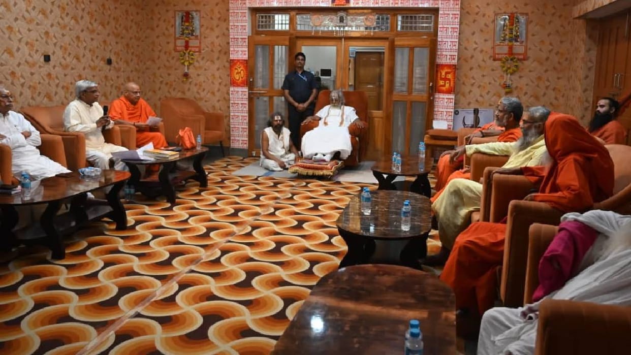 UP: Seers engage in damage control over the Ram Mandir dispute; a massive joint meeting of seers is scheduled
